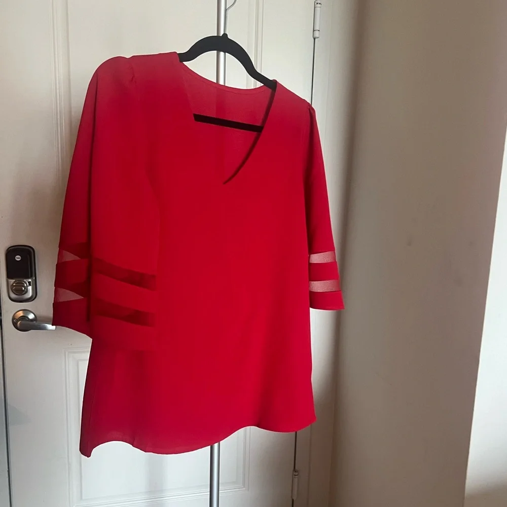 Red top - Picture 1 of 2